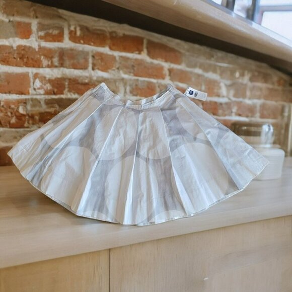 GAP Pleated Skirt - NEW W TAGS - Adorable - Size 6 - WITH POCKETS